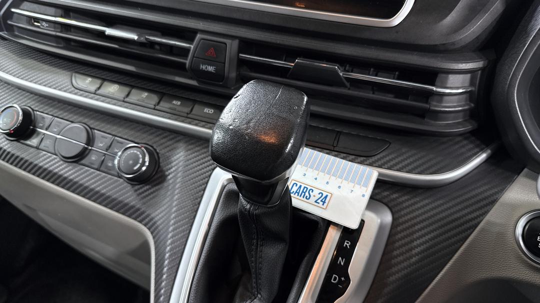 2021 LDV Deliver 9 Mwb Mid Roof, Automatic, 61221 km, Gear Lever Knob Scratch