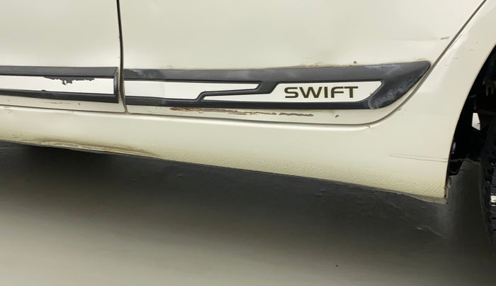 2017 Maruti Swift VXI, Petrol, Manual, 76,039 km, Left running board - Minor scratches