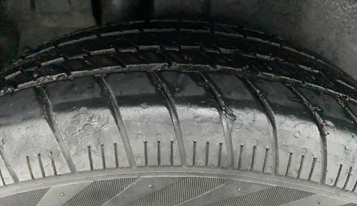 2017 Maruti Ertiga VDI SHVS, Diesel, Manual, 88,043 km, Right Rear Tyre Tread