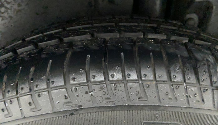 2017 Maruti Ertiga VDI SHVS, Diesel, Manual, 88,043 km, Left Rear Tyre Tread