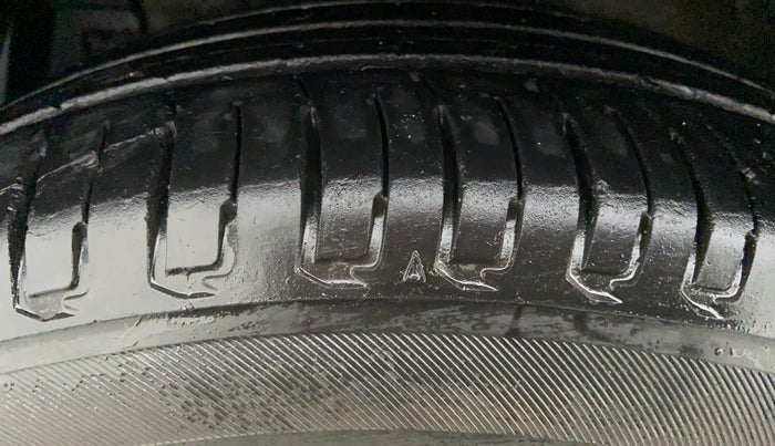 2017 Maruti Ertiga VDI SHVS, Diesel, Manual, 88,043 km, Left Front Tyre Tread