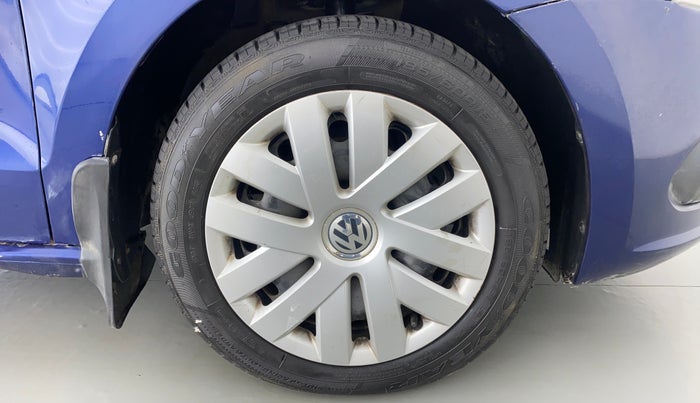 2014 Volkswagen Vento COMFORTLINE MT PETROL, Petrol, Manual, 63,400 km, Right Front Wheel