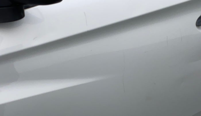 2014 Hyundai Eon D LITE PLUS, Petrol, Manual, 16,447 km, Front passenger door - Minor scratches