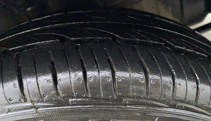 2014 Hyundai Eon D LITE PLUS, Petrol, Manual, 16,447 km, Left Front Tyre Tread
