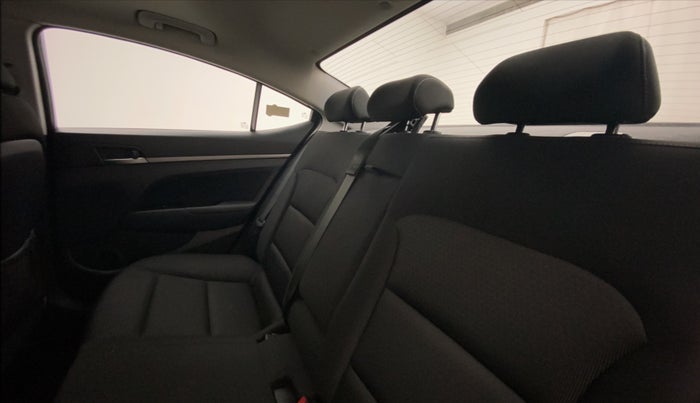 2019 Hyundai New Elantra 1.6 SX MT DIESEL, Diesel, Manual, 21,628 km, Right Side Rear Door Cabin