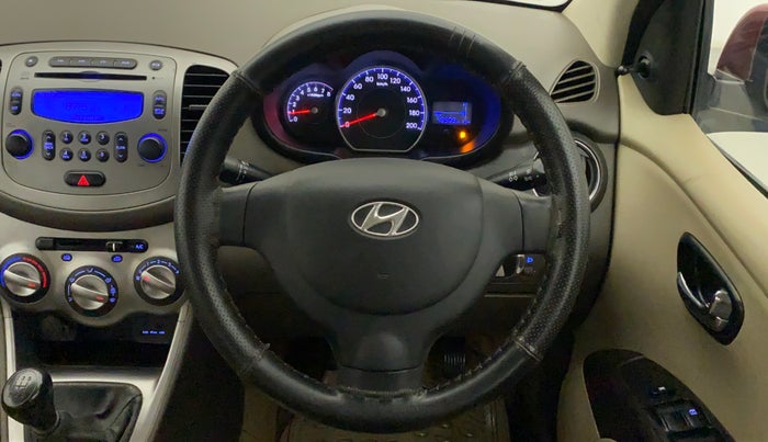 2015 Hyundai i10 SPORTZ 1.1, Petrol, Manual, 48,975 km, Steering Wheel Close Up