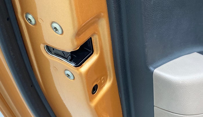 2014 Hyundai Grand i10 SPORTZ 1.2 KAPPA VTVT, Petrol, Manual, 75,370 km, Right front window switch / handle - Child Lock not working for windows