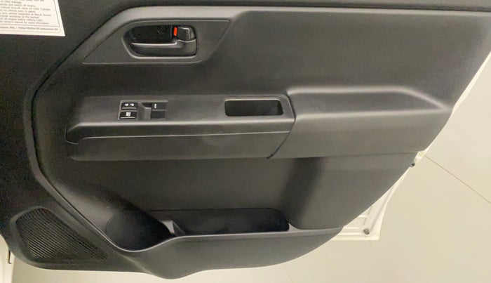 2021 Maruti New Wagon-R LXI CNG (O) 1.0, CNG, Manual, 13,333 km, Driver Side Door Panels Control