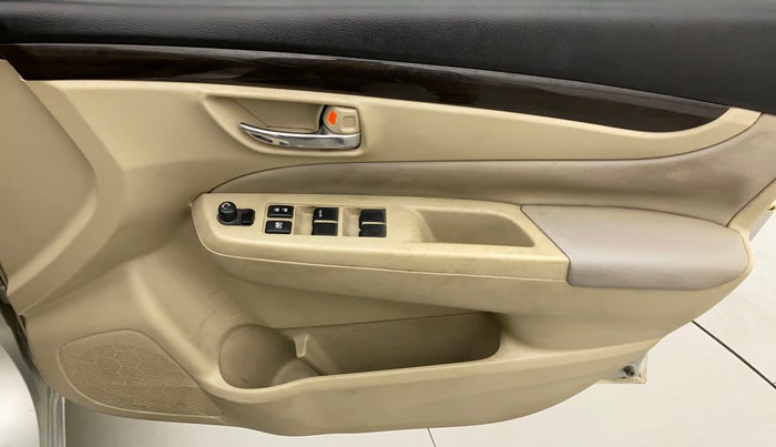 2015 Maruti Ciaz ZXI+, Petrol, Manual, 1,08,958 km, Driver Side Door Panels Control