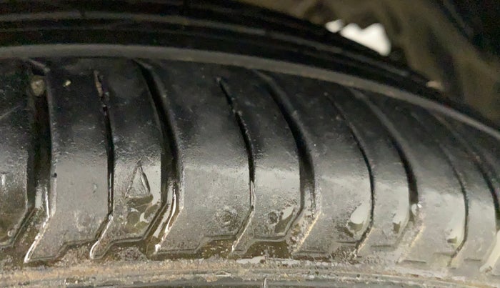 2015 Maruti Ciaz ZXI+, Petrol, Manual, 1,08,958 km, Left Rear Tyre Tread