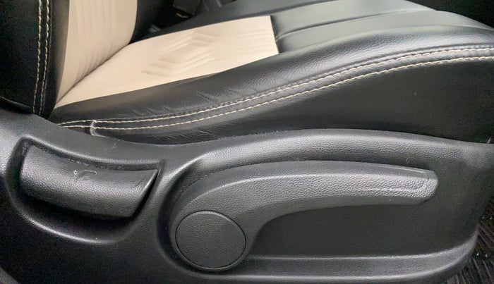 2015 Hyundai Creta SX PLUS 1.6 PETROL, Petrol, Manual, 65,655 km, Driver Side Adjustment Panel
