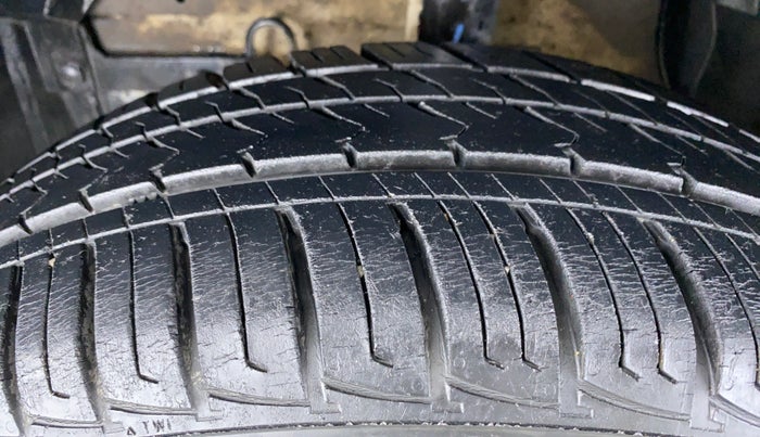 2016 Maruti Vitara Brezza VDI, Diesel, Manual, 38,247 km, Left Front Tyre Tread