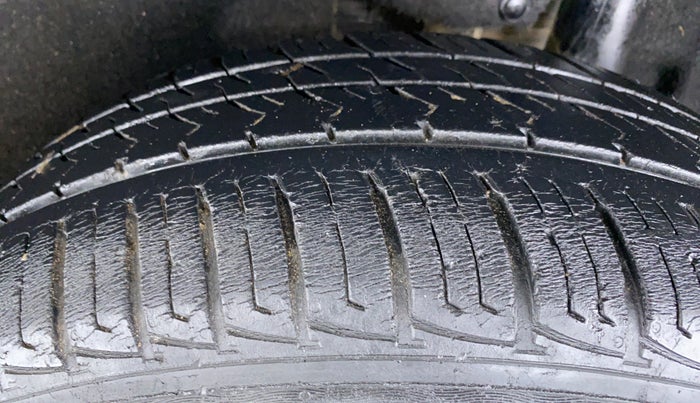 2016 Maruti Vitara Brezza VDI, Diesel, Manual, 38,247 km, Left Rear Tyre Tread