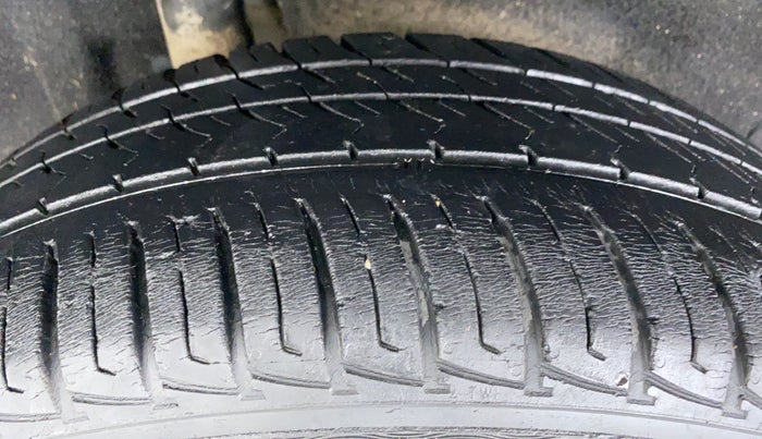 2016 Maruti Vitara Brezza VDI, Diesel, Manual, 38,247 km, Right Rear Tyre Tread