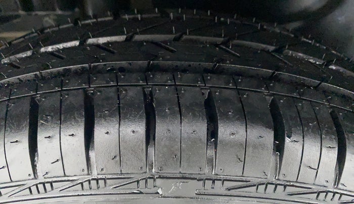2015 Maruti Swift Dzire VDI ABS, Diesel, Manual, 77,744 km, Right Rear Tyre Tread