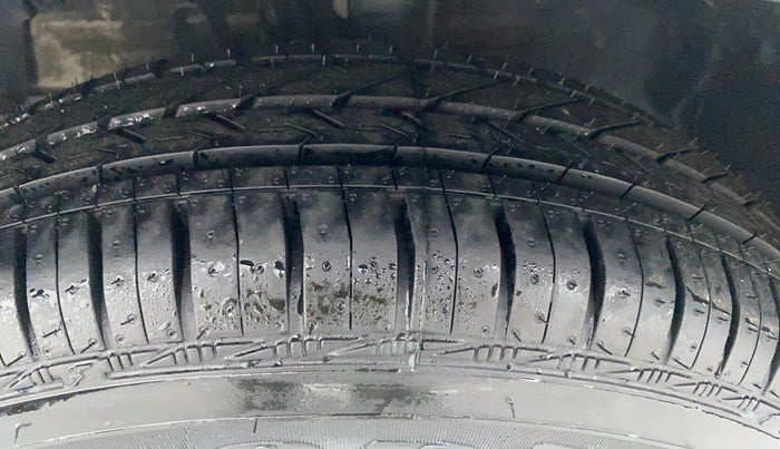 2015 Maruti Swift Dzire VDI ABS, Diesel, Manual, 77,744 km, Left Front Tyre Tread