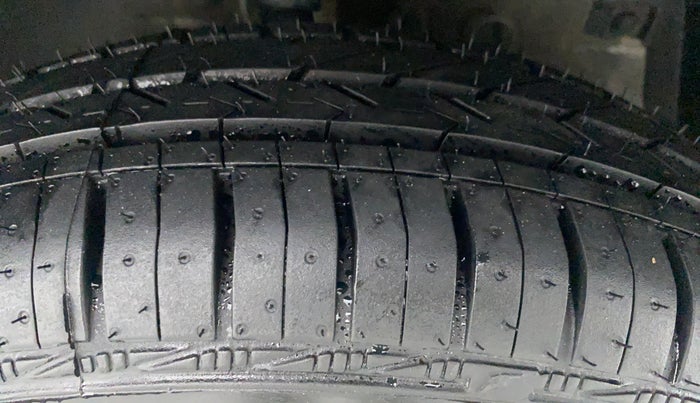 2015 Maruti Swift Dzire VDI ABS, Diesel, Manual, 77,744 km, Right Front Tyre Tread