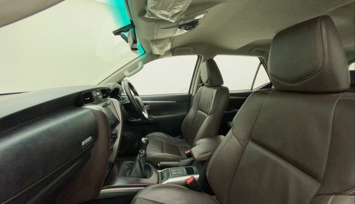 2019 Toyota Fortuner 2.8 4X2 MT, Diesel, Manual, 94,020 km, Right Side Front Door Cabin