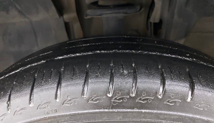 2022 Renault TRIBER RXT AMT, Petrol, Automatic, 29,302 km, Left Front Tyre Tread