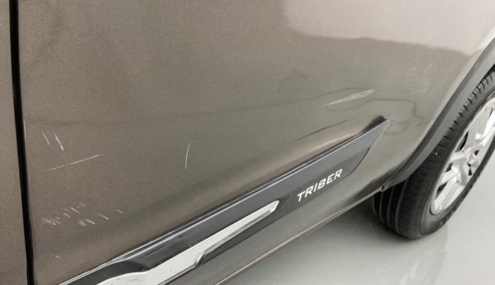 2022 Renault TRIBER RXT AMT, Petrol, Automatic, 29,302 km, Rear left door - Minor scratches