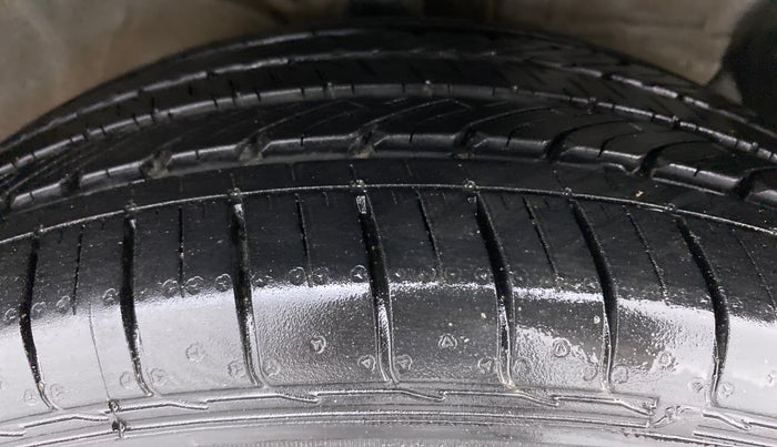 2018 Hyundai Creta SX PLUS 1.6 DUAL TONE VTVT, Petrol, Manual, 31,973 km, Right Front Tyre Tread