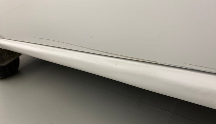 2011 Hyundai Santro Xing GL PLUS, Petrol, Manual, 83,624 km, Front passenger door - Minor scratches