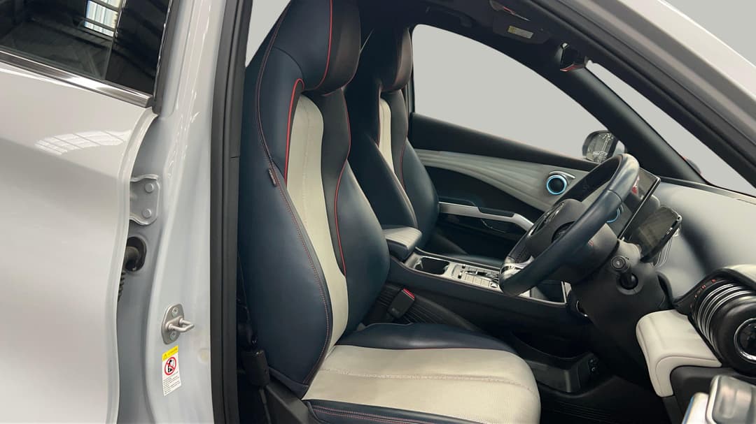 2023 Byd Atto 3 Extended Range, Automatic, 45517 km, Right Side Front Door Cabin View
