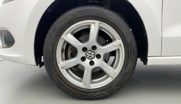 2014 Volkswagen Vento HIGHLINE PETROL, Petrol, Manual, 39,911 km, Left Front Wheel