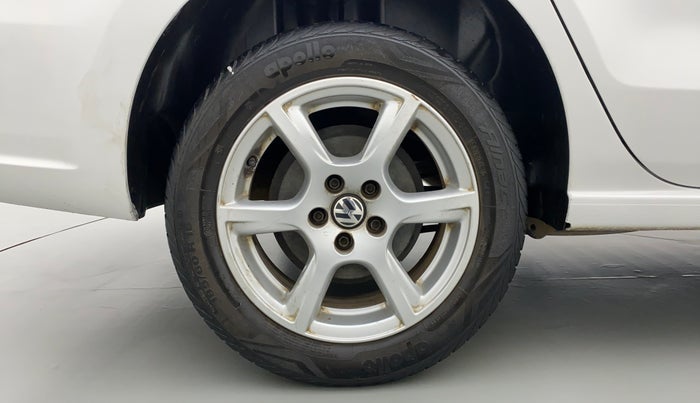 2014 Volkswagen Vento HIGHLINE PETROL, Petrol, Manual, 39,911 km, Right Rear Wheel