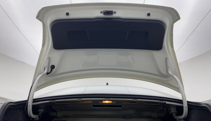 2014 Volkswagen Vento HIGHLINE PETROL, Petrol, Manual, 39,911 km, Boot Door Open
