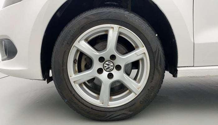 2014 Volkswagen Vento HIGHLINE PETROL, Petrol, Manual, 39,911 km, Right Front Wheel