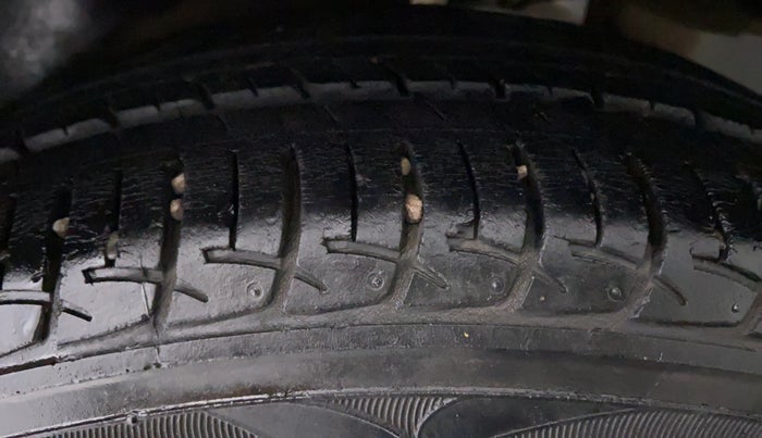 2017 Maruti Ciaz ZETA 1.4 VVT, CNG, Manual, 26,526 km, Left Rear Tyre Tread