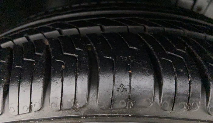 2011 Ford Figo 1.4 TITANIUM DURATORQ, Diesel, Manual, 1,57,587 km, Right Front Tyre Tread
