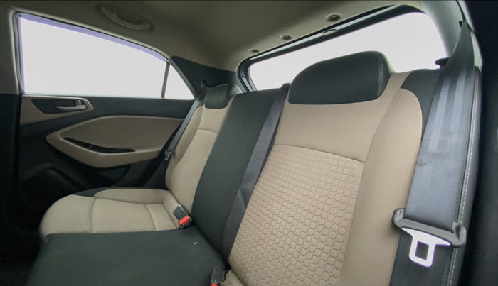 2017 Hyundai Elite i20 Magna Executive 1.2, Petrol, Manual, 46,694 km, Right Side Rear Door Cabin