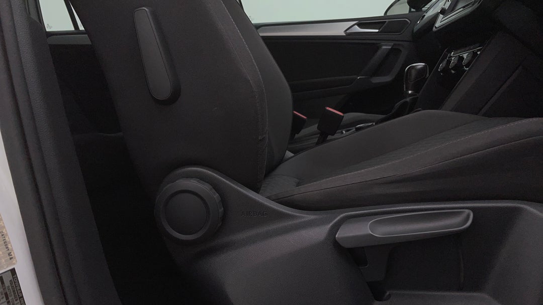 2017 Volkswagen Tiguan 132 Tsi Comfortline, Automatic, 101014 km, Drivers Side Adjustment Panel
