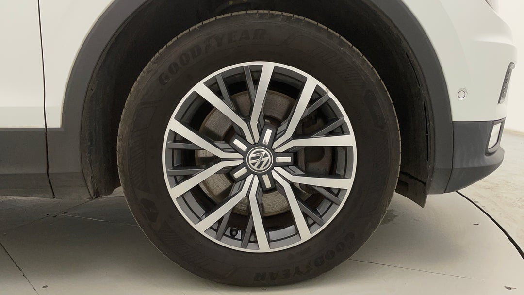 2017 Volkswagen Tiguan 132 Tsi Comfortline, Automatic, 101014 km, Right Front Wheel