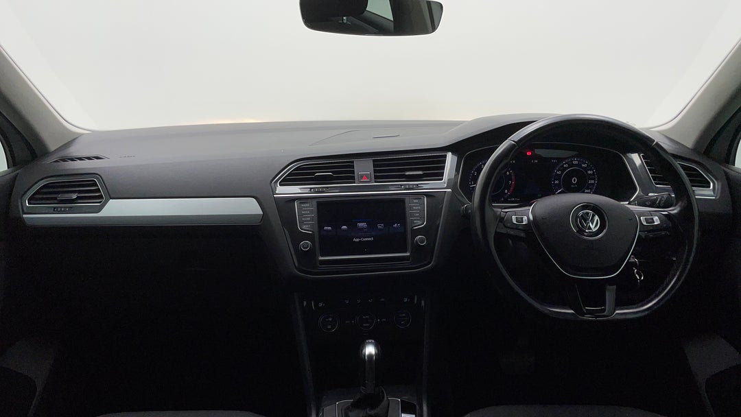 2017 Volkswagen Tiguan 132 Tsi Comfortline, Automatic, 101014 km, Dashboard View