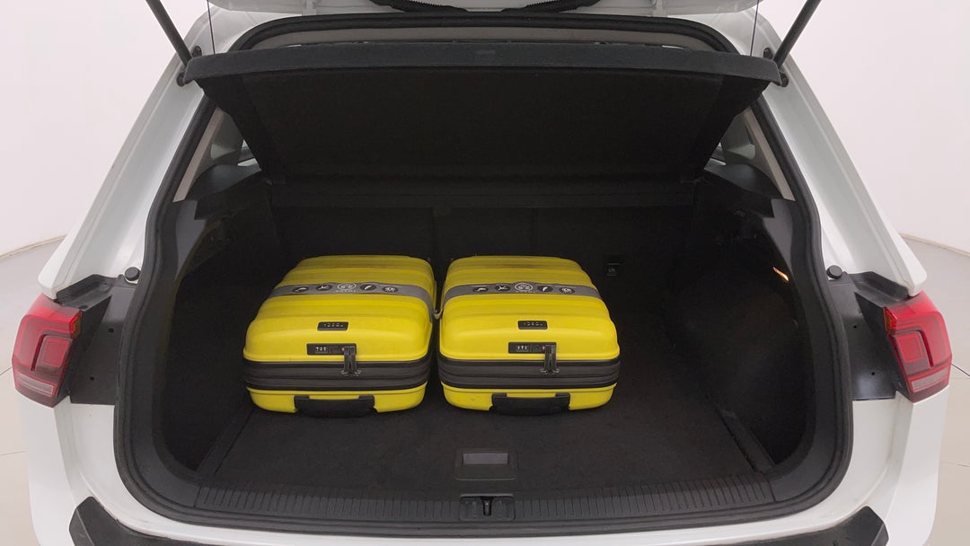 2017 Volkswagen Tiguan 132 Tsi Comfortline, Automatic, 101014 km, Boot Inside View with Luggage