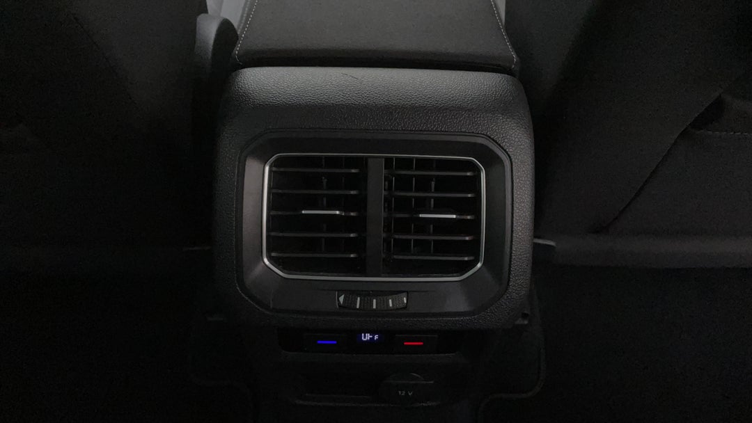 2017 Volkswagen Tiguan 132 Tsi Comfortline, Automatic, 101014 km, Rear A/C Vent