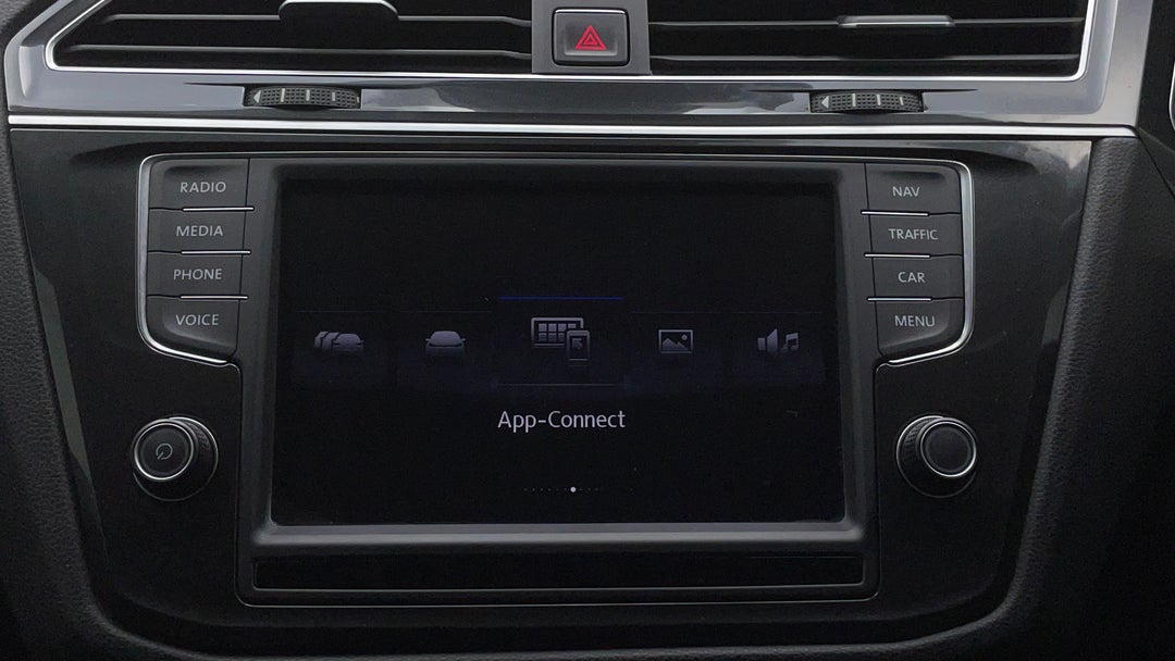 2017 Volkswagen Tiguan 132 Tsi Comfortline, Automatic, 101014 km, Infotainment System