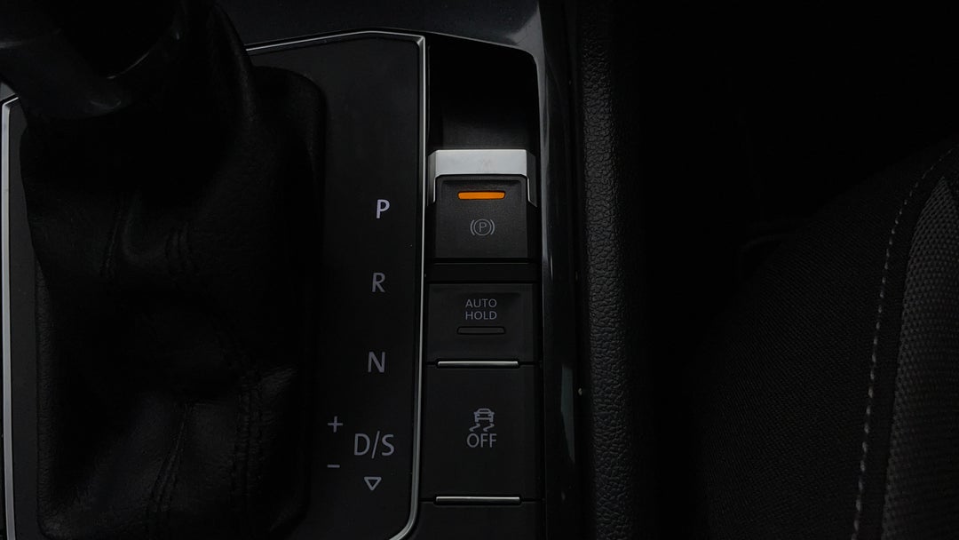 2017 Volkswagen Tiguan 132 Tsi Comfortline, Automatic, 101014 km, Handbrake