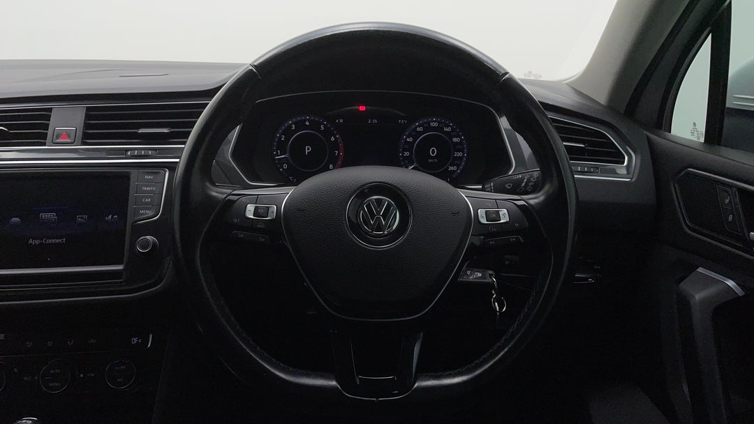 2017 Volkswagen Tiguan 132 Tsi Comfortline, Automatic, 101014 km, Steering Wheel Close-up