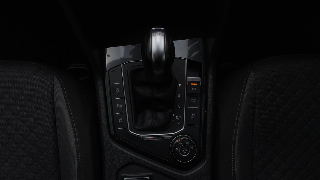 2017 Volkswagen Tiguan 132 Tsi Comfortline, Automatic, 101014 km, Gear Lever 