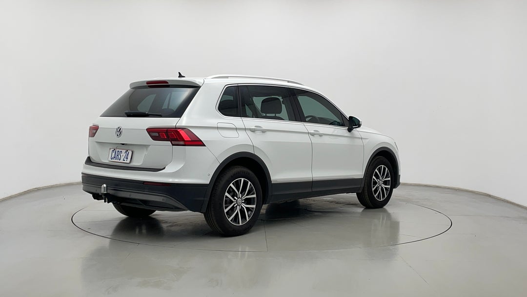 2017 Volkswagen Tiguan 132 Tsi Comfortline, Automatic, 101014 km, Right Back Diagonal (45- Degree) View