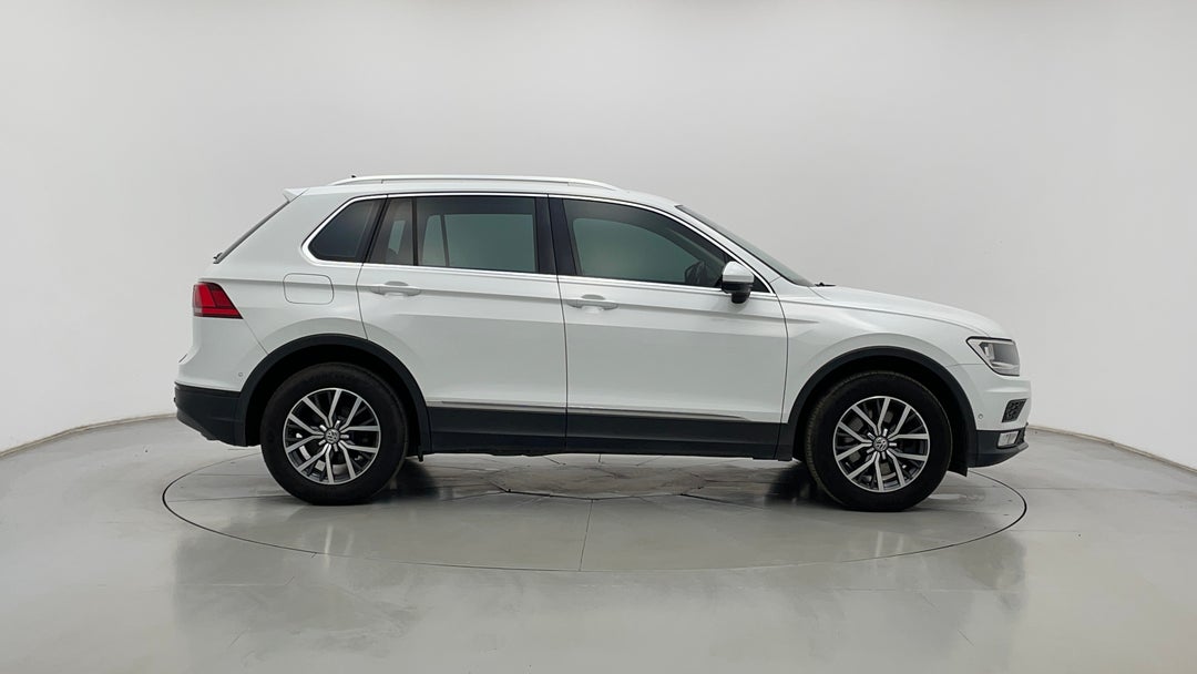 2017 Volkswagen Tiguan 132 Tsi Comfortline, Automatic, 101014 km, Right Side View