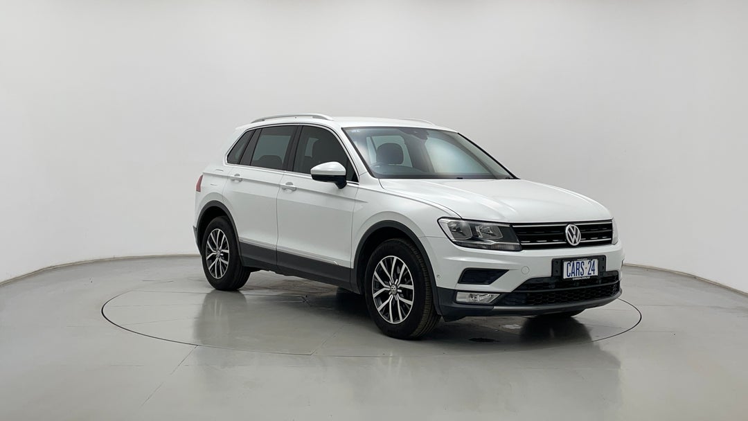 2017 Volkswagen Tiguan 132 Tsi Comfortline, Automatic, 101014 km, Right Front Diagonal (45- Degree) View