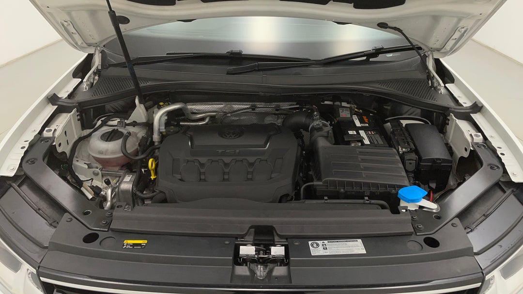 2017 Volkswagen Tiguan 132 Tsi Comfortline, Automatic, 101014 km, Open Bonnet (Engine)