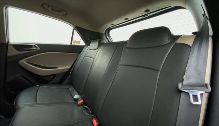 2015 Hyundai Elite i20 SPORTZ (O) 1.2, Petrol, Manual, 61,900 km, Right Side Rear Door Cabin