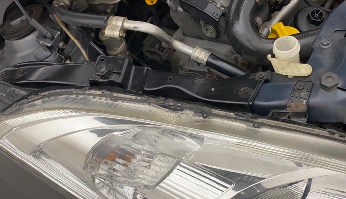 2013 Maruti Swift VDI, Diesel, Manual, 96,413 km, Right headlight - Clamp has minor damage