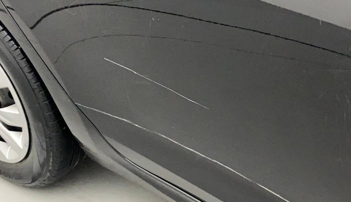 2018 Hyundai Verna 1.4 EX PETROL, Petrol, Manual, 30,520 km, Right rear door - Minor scratches